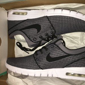 Nike Mens Stefan Janoski Max Skate Shoe 